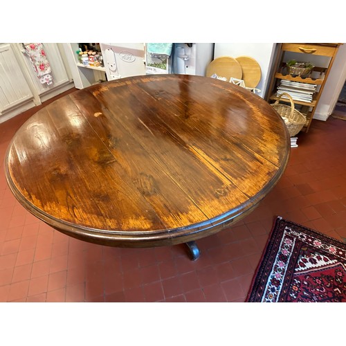 1433 - Start Lot : A super flame mahogany round breakfast table with a lovely coloured grain top and handso... 