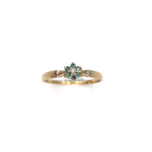 4 - Star Lot : An antique nine carat gold emerald star & diamond ring. Size - O. Weight - 1.17 grams.