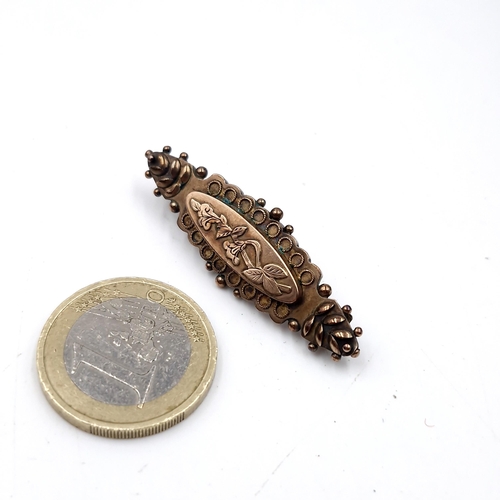 14 - A nine carat gold (375) antique brooch. Length - 4 cms. Weight - 2.9 grams. Pin intact. Boxed.