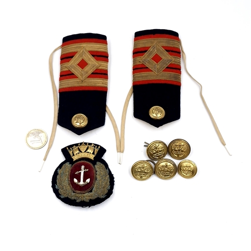 17 - A collection of WWI British Navy uniform accessories containing shoulder flashes, cap badge & four u... 