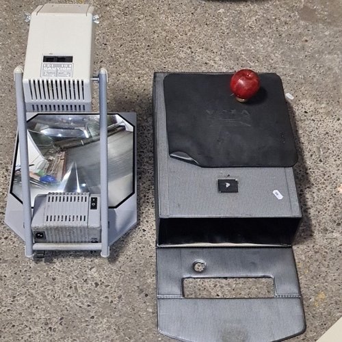 1256 - Sasco overhead folding projector with built-in mirror. Includes robust carrying case. Vintage model ... 