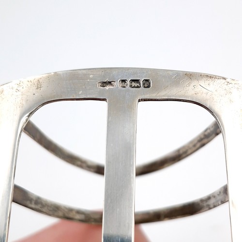 7 - An attractive sterling silver four division toast rack hallmarked Sheffield. Height - 11 cms. Base -... 