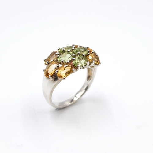 19 - A very pretty peridot and citrine gemstone ring set in sterling silver. Size - R. Weight - 5.99 gram... 