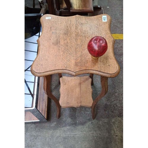 412 - Vintage oak side table from the early 20th century, featuring cabriole legs and a scalloped edge des... 