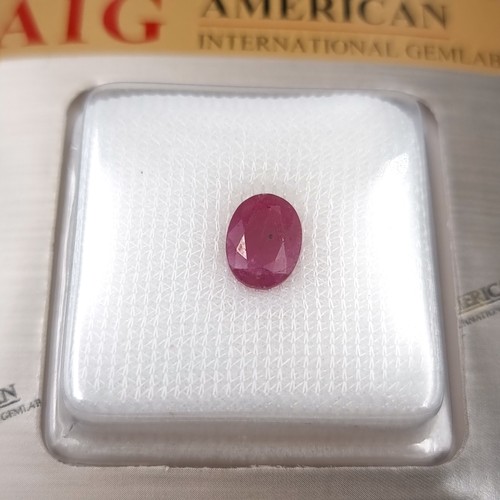 530 - A natural ruby stone oval facet cut. Weight - 3.32 carats. A nice, bright example. Comes with intern... 