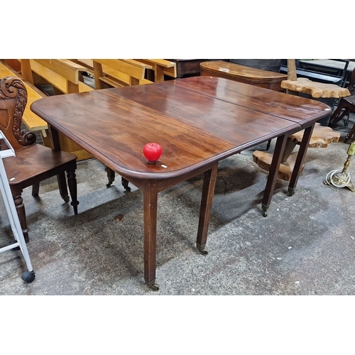 819 - Star Lot : An unusual very versatile Victorian mahogany drop-leaf dining table, circa 1880. Elegant ... 