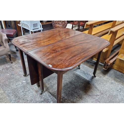 819 - Star Lot : An unusual very versatile Victorian mahogany drop-leaf dining table, circa 1880. Elegant ... 