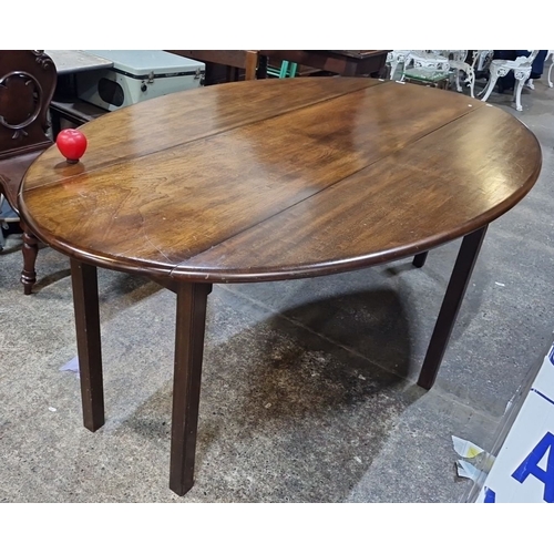 820 - Super Star Lot : A fantastic Irish Georgian Hunt table, In lovely condition with fabulous mahogany g... 