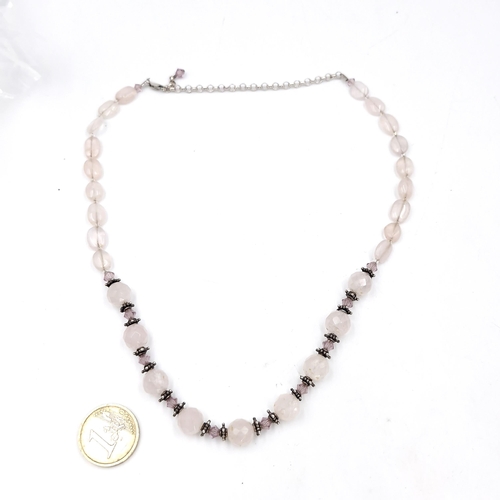 578 - A sterling silver rose quartz necklace. Length - 48 cms. Weight - 31 grams. Stones cold to the touch... 