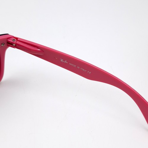 870 - A pair of Ray-Ban pink framed sunglasses. No scratches.