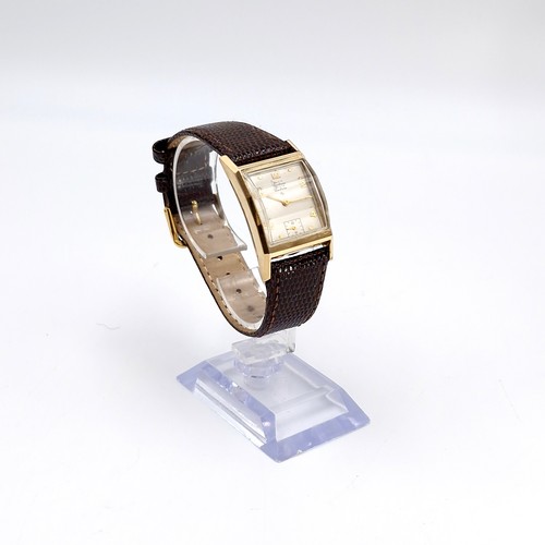 961 - Star lot : A lovely vintage example of an Elgin DeLuxe 17 jewel 10K filled gold watch nicely paired ... 