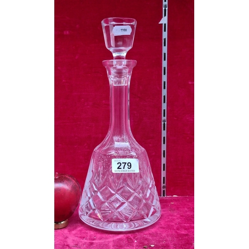 279 - A nice quality cut crystal decanter with stopper. In good condition.