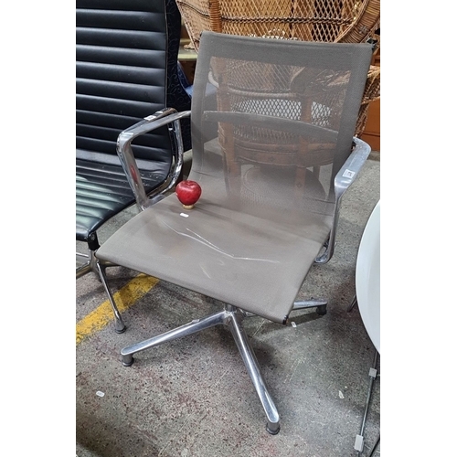 989 - Star Lot : A Super mesh office swivel Eames chair by ICF with chrome frame, ICF label to the base. I... 