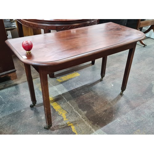 1041 - Star Lot : An unusual very versatile Victorian mahogany drop-leaf dining table, circa 1880. Elegant ... 