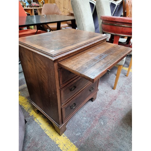 355 - A beautifully crafted antique bachelors chest of drawers fitted with solid brass drop leaf handles, ... 