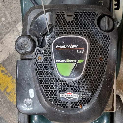 946 - Star Lot : A high quality Briggs Stratton 'Harrier 41' Hatter Petrol Lawn Mower.
RRP: €1069.00 on mo... 