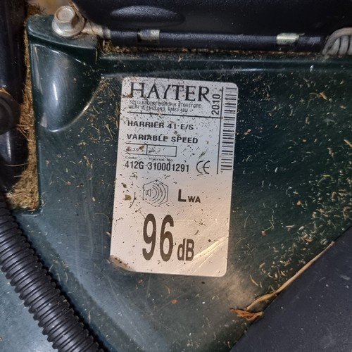 946 - Star Lot : A high quality Briggs Stratton 'Harrier 41' Hatter Petrol Lawn Mower.
RRP: €1069.00 on mo... 