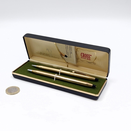 35 - A boxed set of 10 carat gold plated Cross propelling pencil & ballpoint pen.