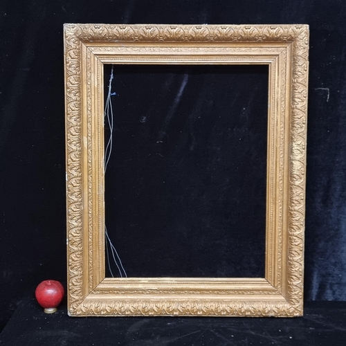 112 - A large wonderful elaborate gilt frame. 
MM: 73 x 60 cm