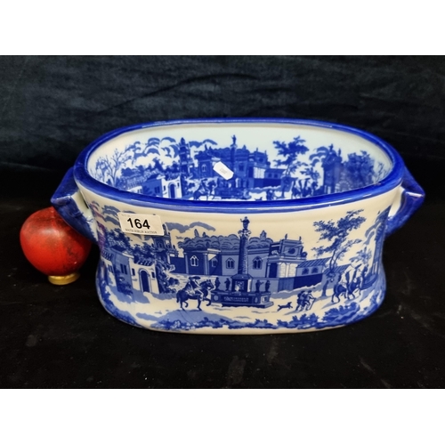 164 - A superb large blue and white ceramic foot bath / planter . In very good condition. Lovely decoratio... 