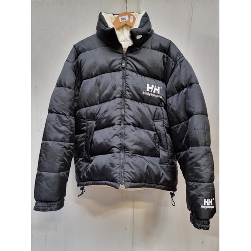 306 - A mens reversible Helly Hansen puffer jacket in black and white. Size XL.