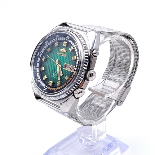 19 - Star lot : 
A rare orient 3 star 21 jewels green S 469135A-4B CA In good working order, Very funky l... 