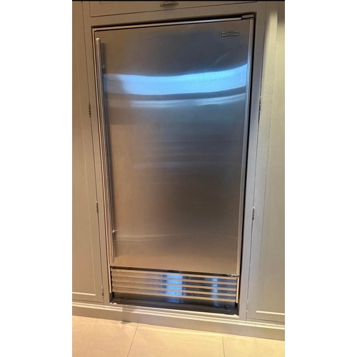 25 - Super Star Lot : A Wolf  Sub Zero 601F standalone freezer. The very best of the best with easy layou... 