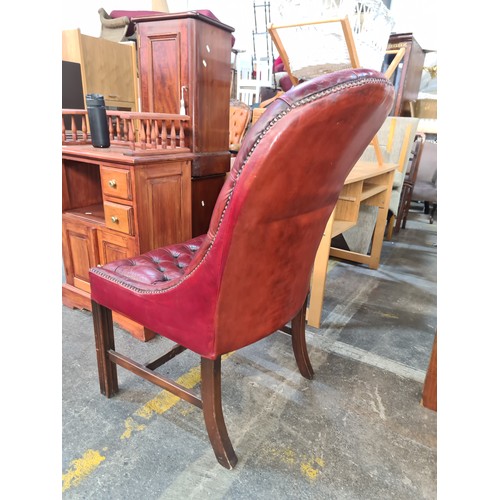 363 - Star lot  : A very handsome Wade furniture, Chesterfield style button back leather library chair. Ve... 