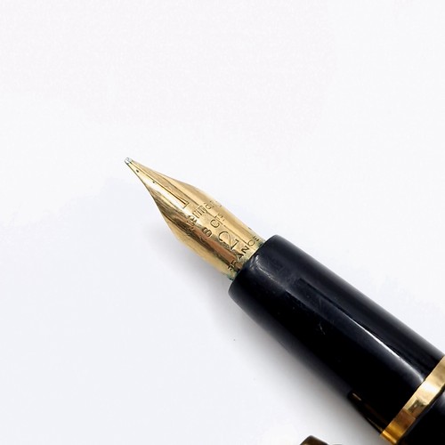 32 - A Waterman's French fountain pen with 18 carat gold nib.