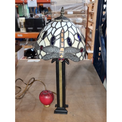 194 - A lovely heavy example of a Tiffany style lamp with a shade featuring dragonfly motifs. Nice piece.