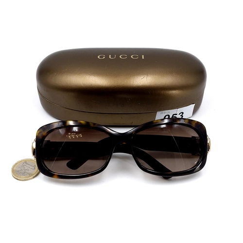 53 - A good pair of Gucci sunglasses with faux tortoise shell frame, marked 'Made in Italy'. Lenses clear... 