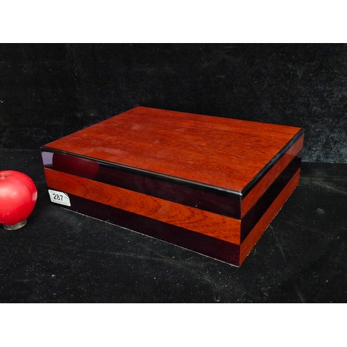 287 - A luxury hand made Hillwood rosewood jewellery box. Beautiful high gloss lacquered wood finish with ... 