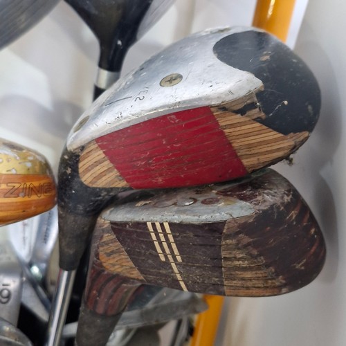 458 - A vintage mixed lot of golf clubs comprising of a driver, woods, irons and wedges from various diffe... 