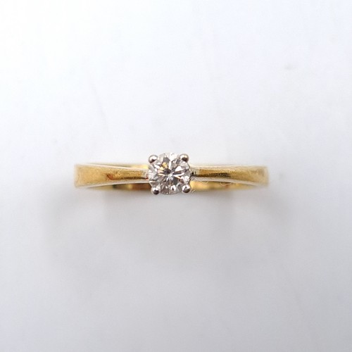 581 - Star Lot : A very nice example of an 18 carat yellow gold engagement ring set with a brilliant cut d... 