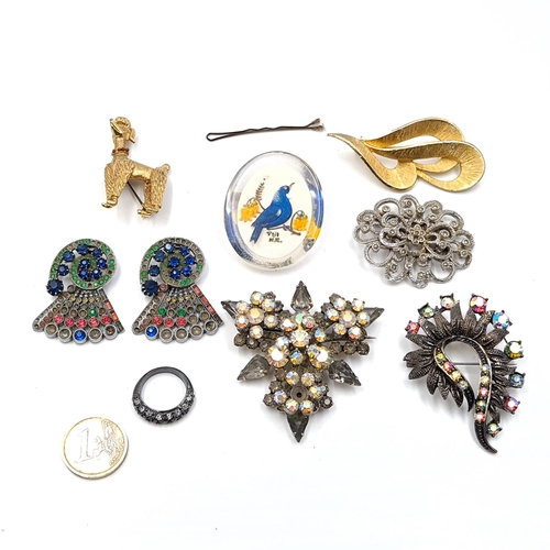 516 - A collection of gem set brooches together with a ring (Size - K). All pins intact. Items contained i... 