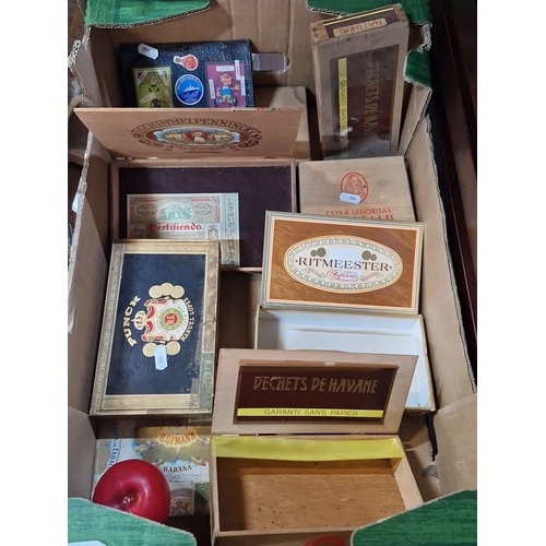 837 - A mixed lot of vintage cigar boxes. Includes Schimmelpenninck, Ritmeester, and Punch.