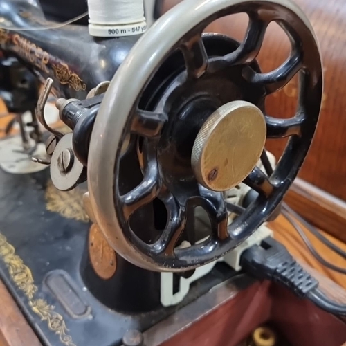 891 - Vintage Singer Sewing Machine with Wooden Case, from the 1940s. Hand-crank model featuring ornate go... 