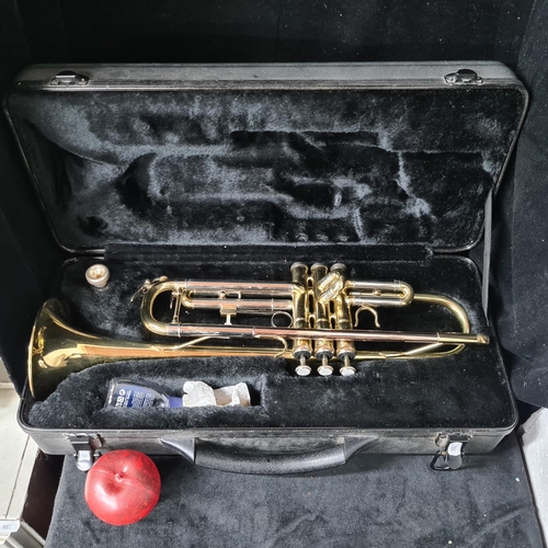 777 - A stunning Volt Voggenreiter saxophone featuring beautiful mother of pearly detail to each valve, mo... 