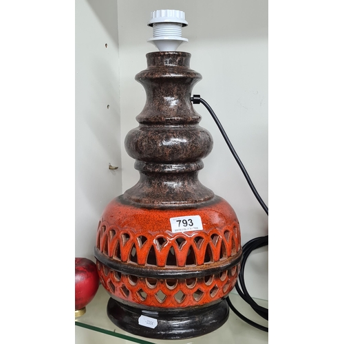 793 - A wonderful vintage west German large ceramic two toned table lamp boasting pierced detail to base a... 