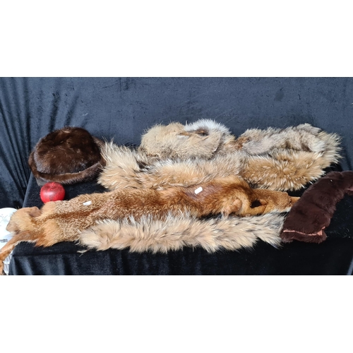 814 - A selection of genuine mink fur pelts and stoles. Fur in nice condition.