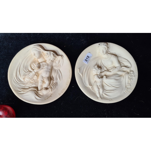 818 - A pair of 1984 limited edition ivory alabaster plates by Maestro Alberto Santangela, issue of the 'M... 