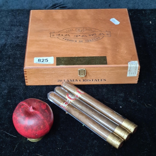 825 - A La Fama wooden cigar box containing three La Fama cigars.