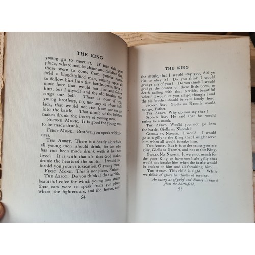 342 - Am antique hardback edition of 'Collected Works of Padraig Pearse' published in 1917. Features some ... 