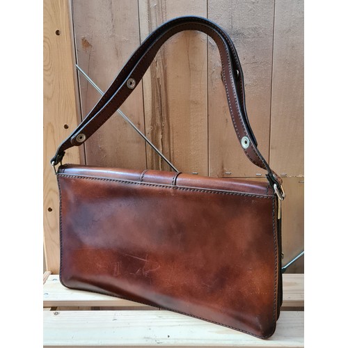 350 - An elegant 'Artsymul' brown leather bag.