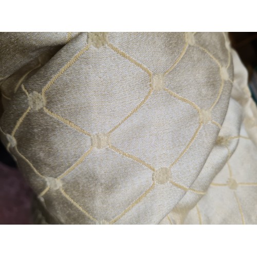 388 - A fabulous pair of high quality  rich fully lined curtains. Features an elegant cross hatch pattern ... 