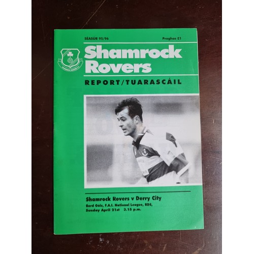 472 - A collection of football memorabilia including issues of 'Hoops Scene', George Best 'Blessed: The Au... 