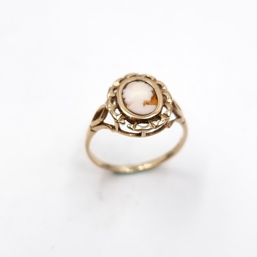 644 - A nine carat gold (375) cameo ring. Size - Q. Weight - 2.04 grams.