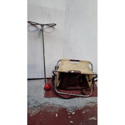 401 - Vintage portable fishing bag with integrated folding seat, made of canvas and vinyl leather. Lot als... 