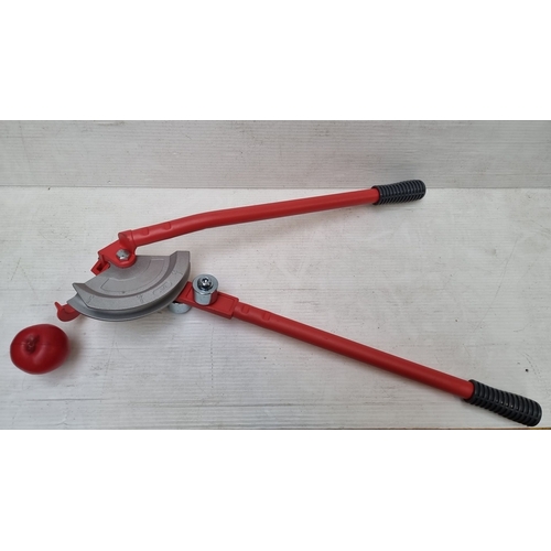 413 - Manual pipe tube bender in bright red finish. Bends 15mm and 22mm pipes at 45° and 90°.