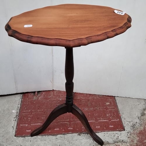 434 - Pair of vintage tripod side tables, scalloped edges, from the mid-20th century.